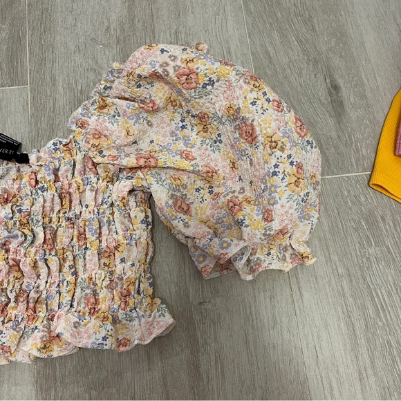 FOREVER 21 PUFF SLEEVES FLORAL CROPPED TOP SIZE US S - Picture 4 of 6